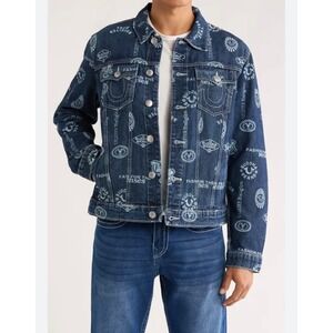 True Religion AOP Logo Denim Trucker Jacket Blue Jean 700703 Mens L NWT